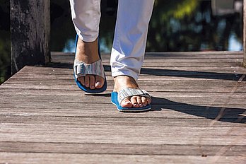 Farbenfrohe selbst designte Pantolette